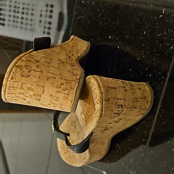 Tori Burch Gorgeous heel sandals 8/ half  M. Great Condition. - Picture 5 of 13